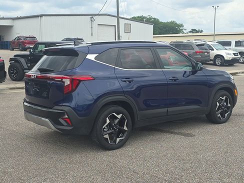 Used 2024 Kia Seltos EX FWD image 7