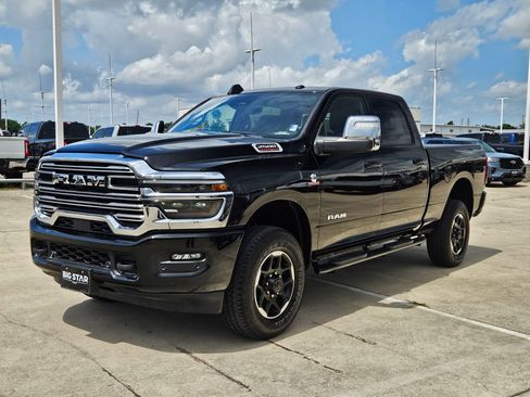 Used 2025 RAM 2500 Laramie AWD/4WD image 13