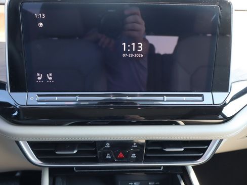 Used 2024 Volkswagen Atlas SE AWD/4WD image 13