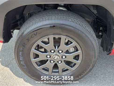 Used 2025 Toyota 4Runner SR5 AWD/4WD image 18