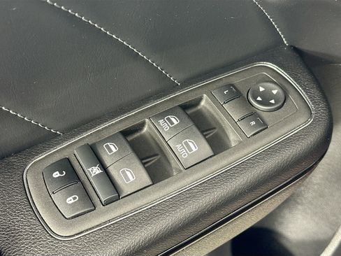 Used 2022 Dodge Charger SXT w/ Plus Group image 18