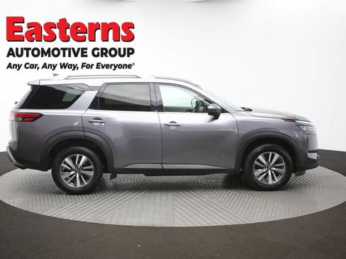 Used 2022 Nissan Pathfinder SL AWD/4WD image 45