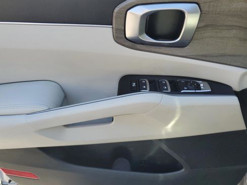 Certified 2023 Kia Sorento EX image 17