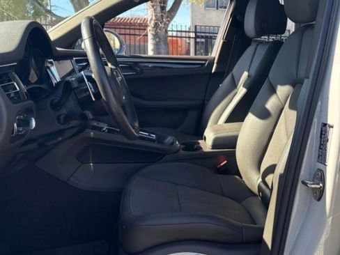 Used 2022 Porsche Macan image 4
