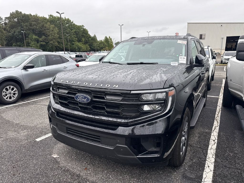 Used 2025 Ford Expedition Active AWD/4WD image 6