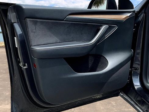 Used 2024 Tesla Model Y Long Range RWD image 18