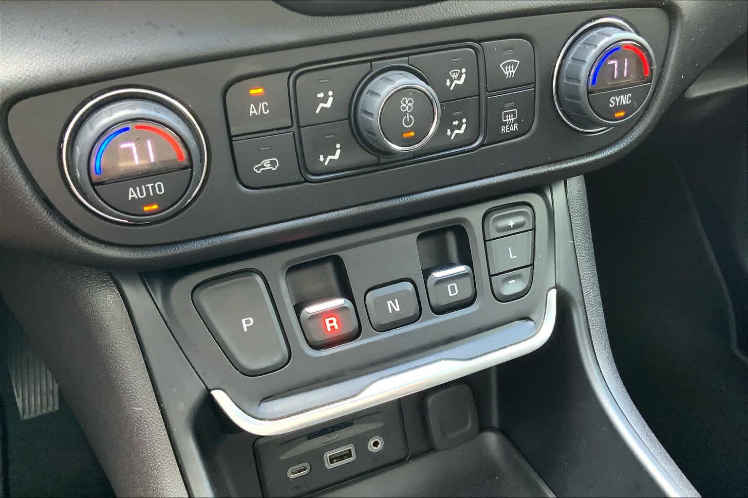 Used 2018 GMC Terrain SLT AWD/4WD image 32