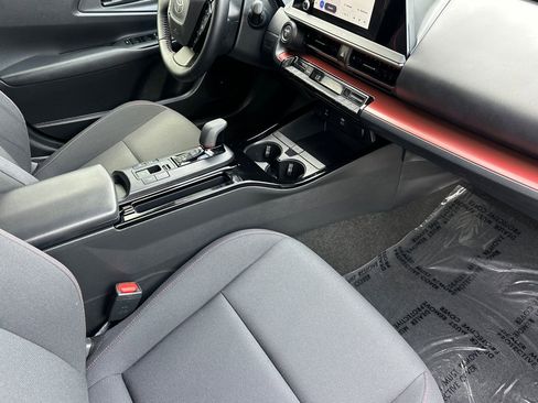 Used 2026 Toyota Prius Plug-In Hybrid FWD image 17