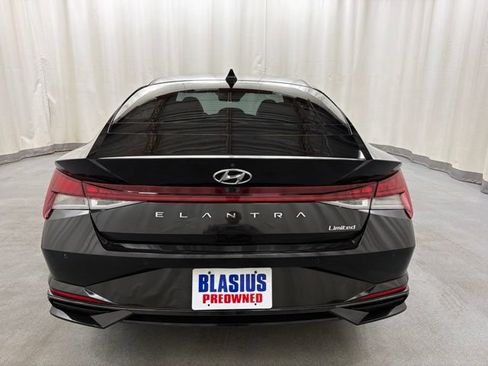 Used 2022 Hyundai Elantra Limited w/ Cargo Package FWD image 5