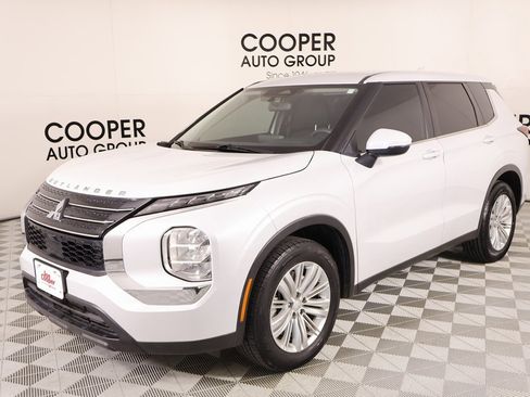 Used 2023 Mitsubishi Outlander ES image 9