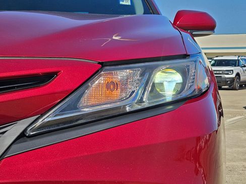 Used 2018 Toyota Camry SE w/ Convenience Package image 10