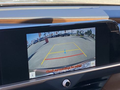 Certified 2025 Toyota Crown Signia XLE image 30