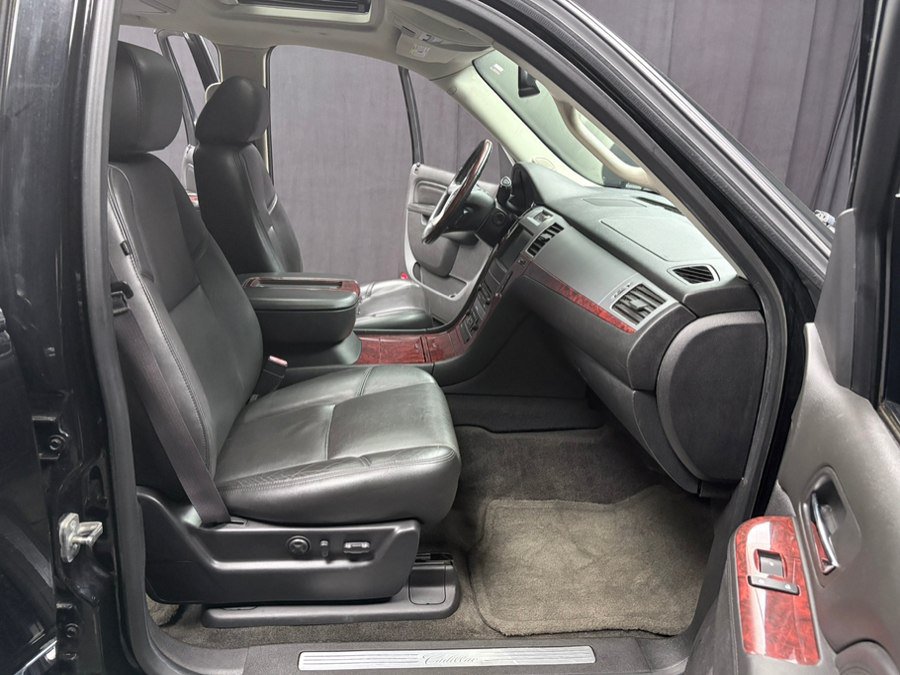 Used 2013 Cadillac Escalade ESV Luxury AWD/4WD image 28