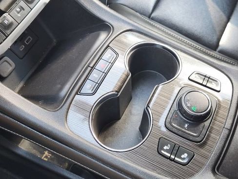 Used 2022 GMC Acadia SLT w/ Elevation Edition FWD image 17