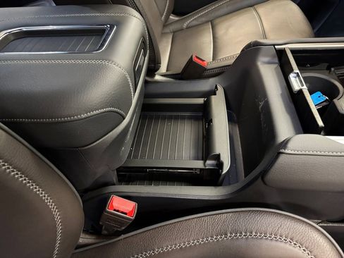 Used 2024 GMC Yukon XL Denali w/ Advanced Technology Package image 24