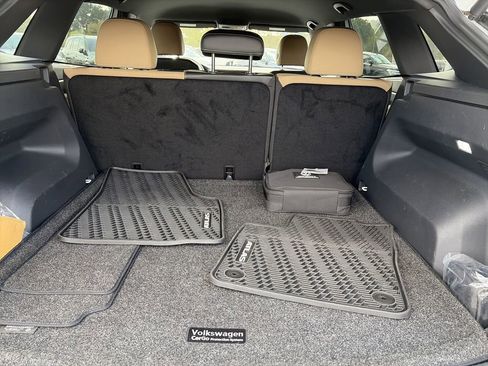 Used 2024 Volkswagen Atlas Cross Sport SE image 29