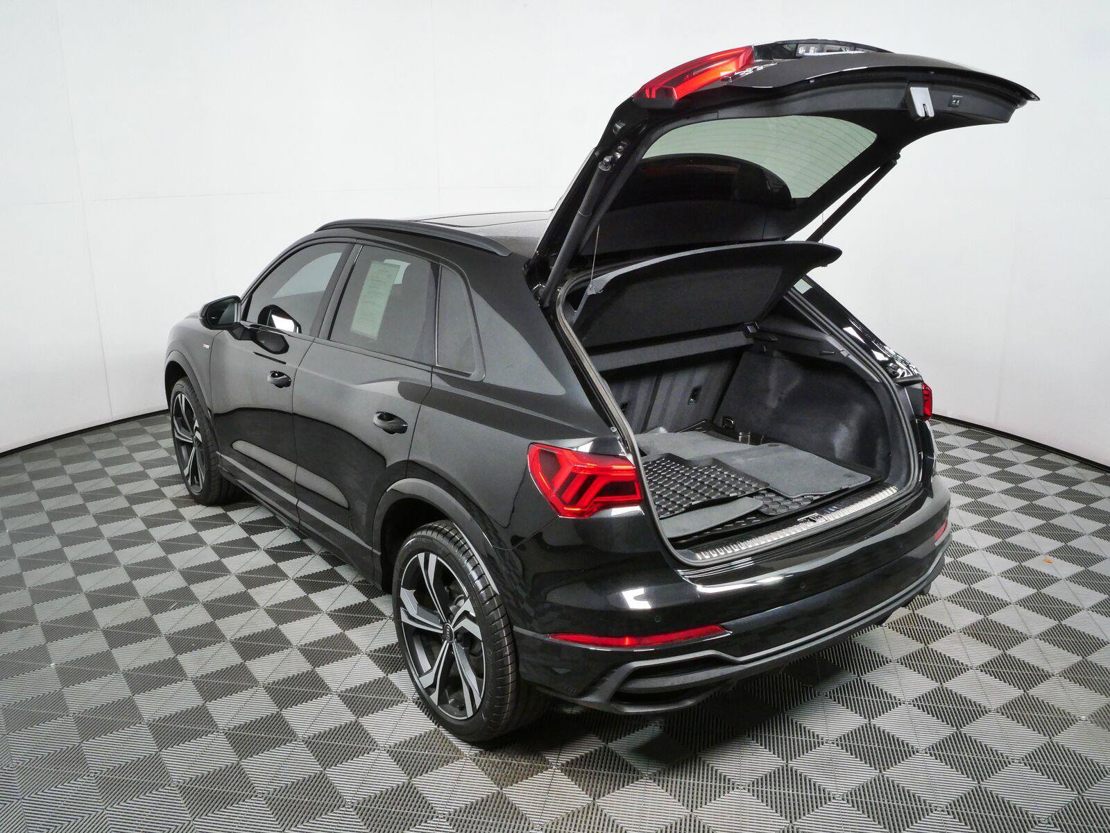 Used 2024 Audi Q3 2.0T Premium Plus AWD/4WD image 28