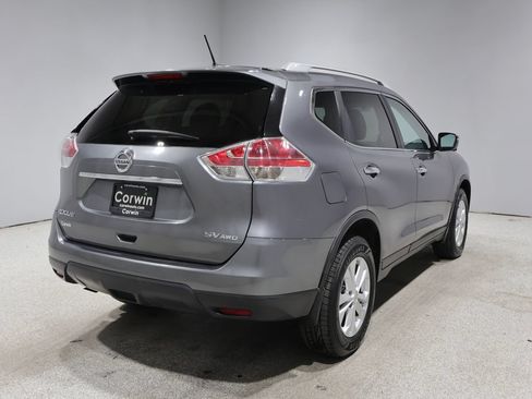 Used 2016 Nissan Rogue SV w/ SV Premium Package AWD/4WD image 2