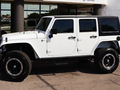 Used 2015 Jeep Wrangler Unlimited Sport w/ Max Tow Package AWD/4WD image 4