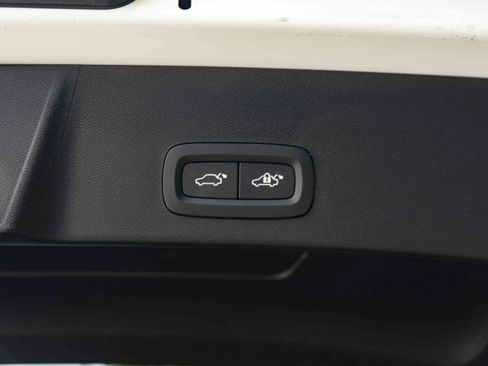 Used 2025 Volvo XC40 B5 Core AWD/4WD image 42