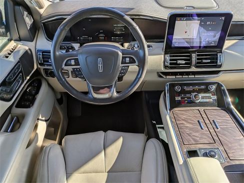 Used 2019 Lincoln Navigator L Reserve image 16