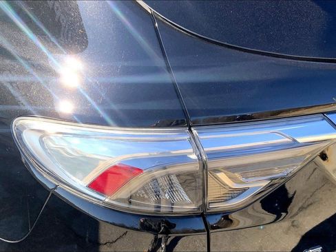 Used 2023 Buick Enclave Avenir image 28