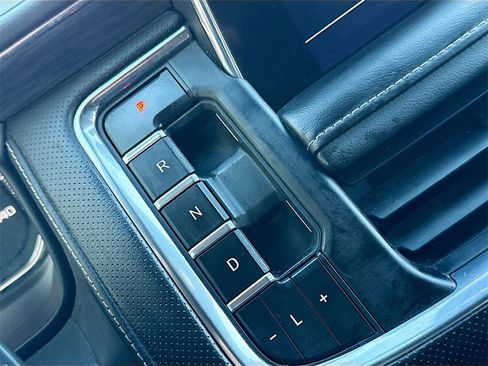 Used 2021 GMC Yukon XL SLT image 18