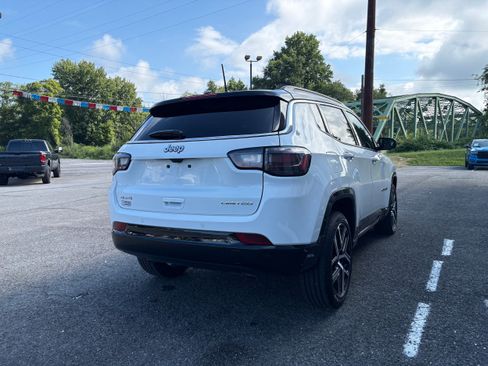Certified 2025 Jeep Compass Limited w/ Elite Group AWD/4WD image 7