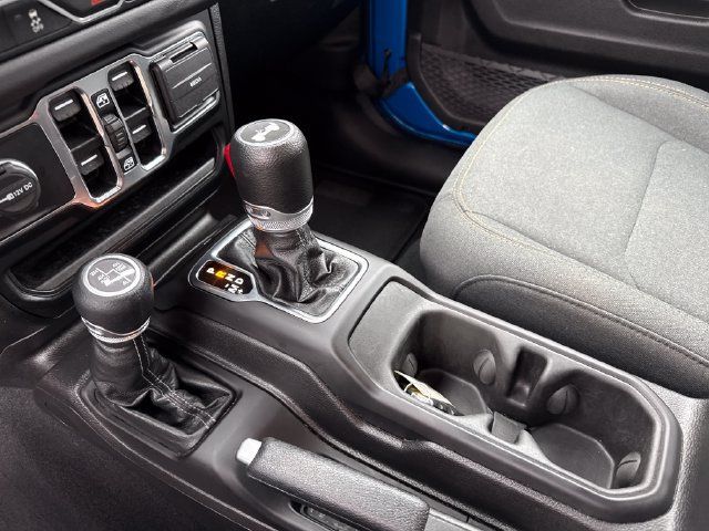 Used 2024 Jeep Wrangler Unlimited Sahara AWD/4WD image 24