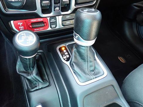 Used 2024 Jeep Wrangler Unlimited Rubicon 4xe w/ Technology Group AWD/4WD image 16