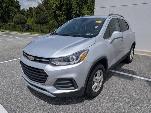 Used 2019 Chevrolet Trax LT w/ LT Convenience Package AWD/4WD image 2