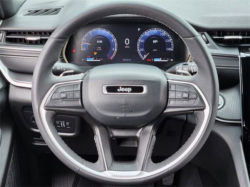 Used 2024 Jeep Grand Cherokee L Laredo image 25