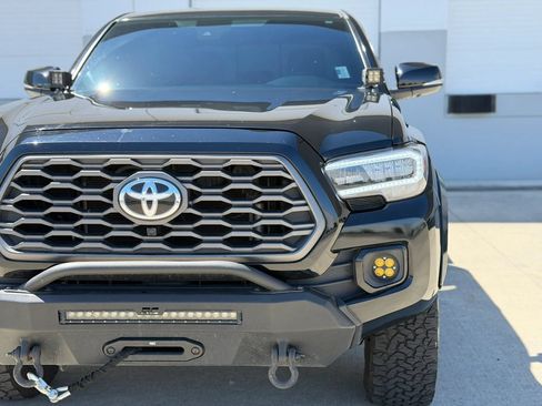 Used 2021 Toyota Tacoma Limited w/ Nightshade Package AWD/4WD image 27