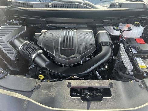 Used 2025 Chevrolet Traverse LT FWD image 33