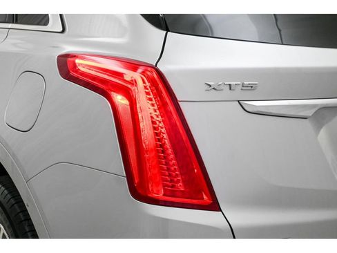 Used 2017 Cadillac XT5 Luxury w/ Driver Awareness Package image 24
