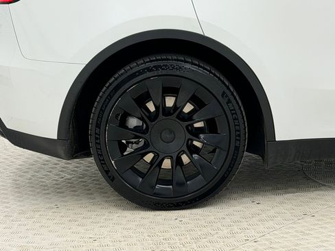 Used 2023 Tesla Model Y Long Range image 11