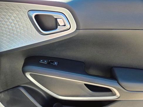 Used 2023 Kia Soul LX w/ LX Technology Package image 22