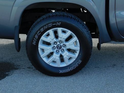 Used 2022 Nissan Frontier SV image 11