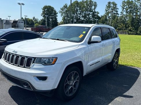 Used 2018 Jeep Grand Cherokee Limited AWD/4WD image 3