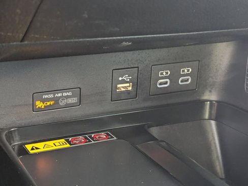 Used 2025 Toyota Camry SE FWD image 29