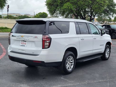 Used 2024 Chevrolet Suburban LT RWD image 3