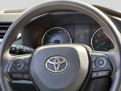 Used 2021 Toyota RAV4 XLE AWD/4WD image 19