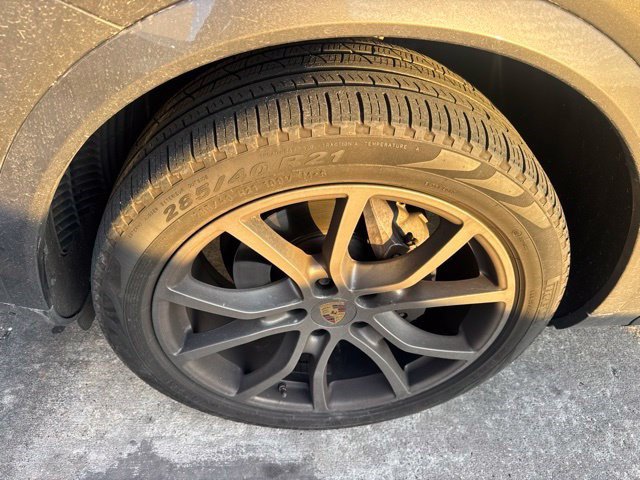 Used 2020 Porsche Cayenne AWD/4WD image 2