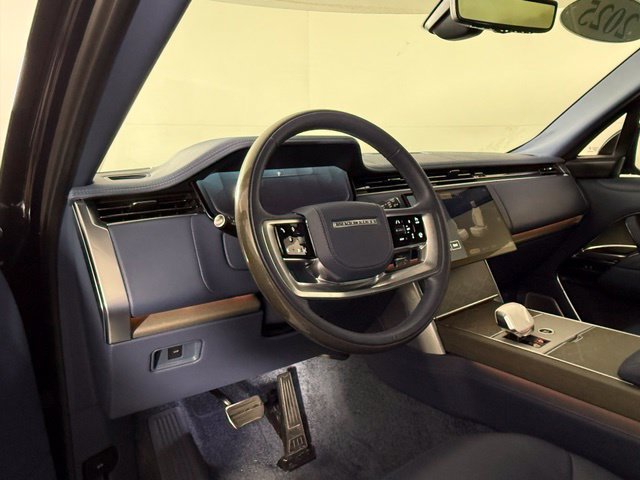 Certified 2025 Land Rover Range Rover SV AWD/4WD image 5