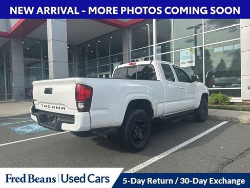 Certified 2022 Toyota Tacoma SR w/ SR Convenience Package AWD/4WD image 3