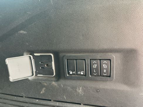 Used 2021 Chevrolet Suburban Premier AWD/4WD image 33