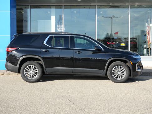 Certified 2022 Chevrolet Traverse LT image 2