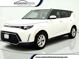 Used 2023 Kia Soul S FWD video 1
