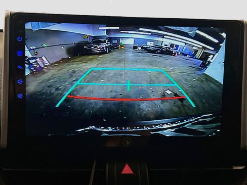Used 2021 Toyota RAV4 XLE w/ Carpet Mat Package (TMS) FWD image 9