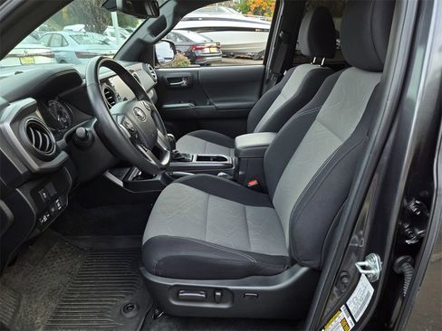 Used 2023 Toyota Tacoma TRD Off-Road image 17